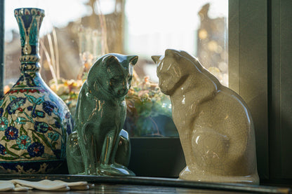 Neko Pet Urn for Ashes - Oily Green Melange | Ceramic | Handmade Cat Urn - Pulvis Art Urns