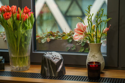 Paw Print Urn For Pet Ashes - Dark Matte | Ceramic Pet Urn - Pulvis Art Urns