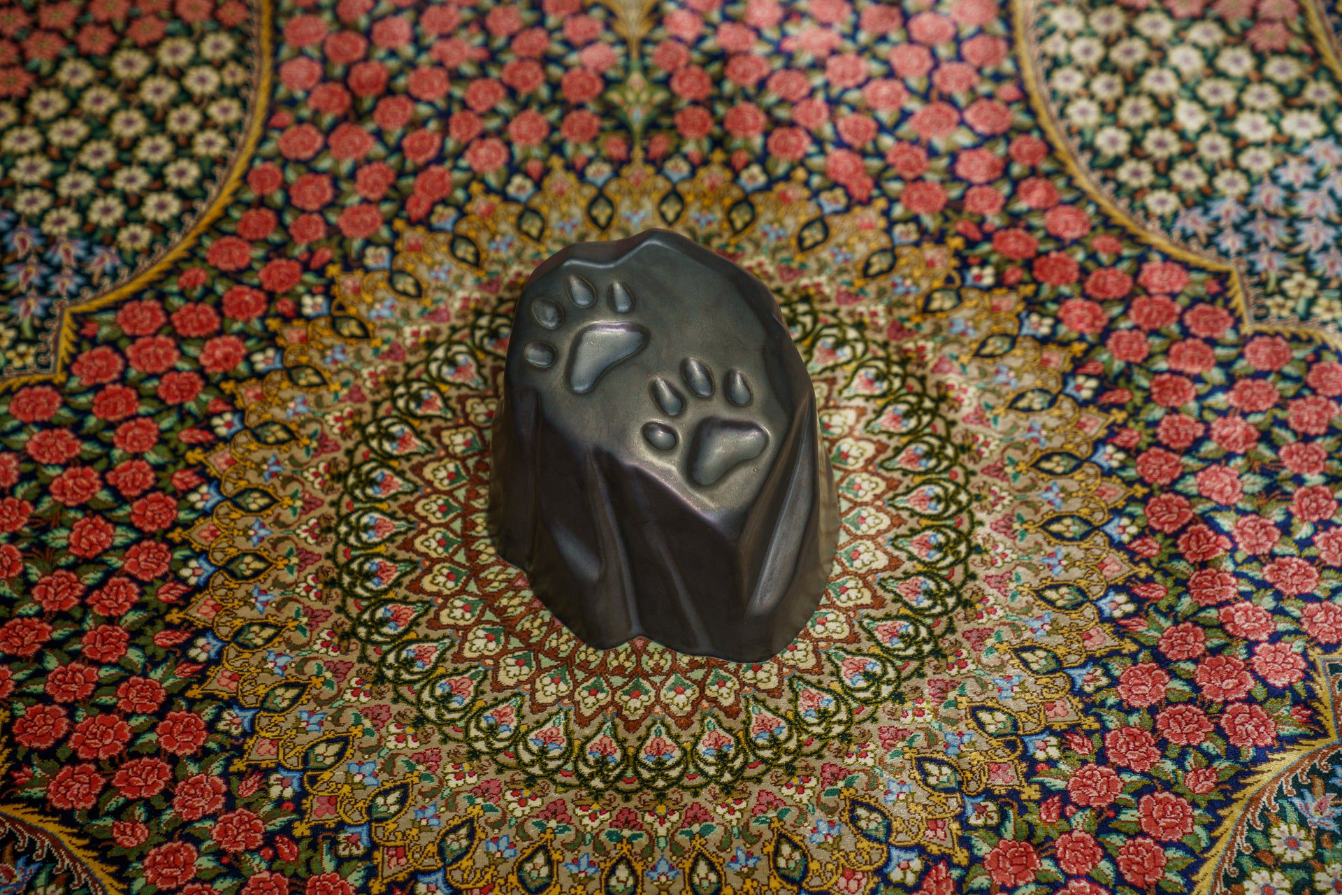 Paw Print Urn For Pet Ashes - Dark Matte | Ceramic Pet Urn - Pulvis Art Urns