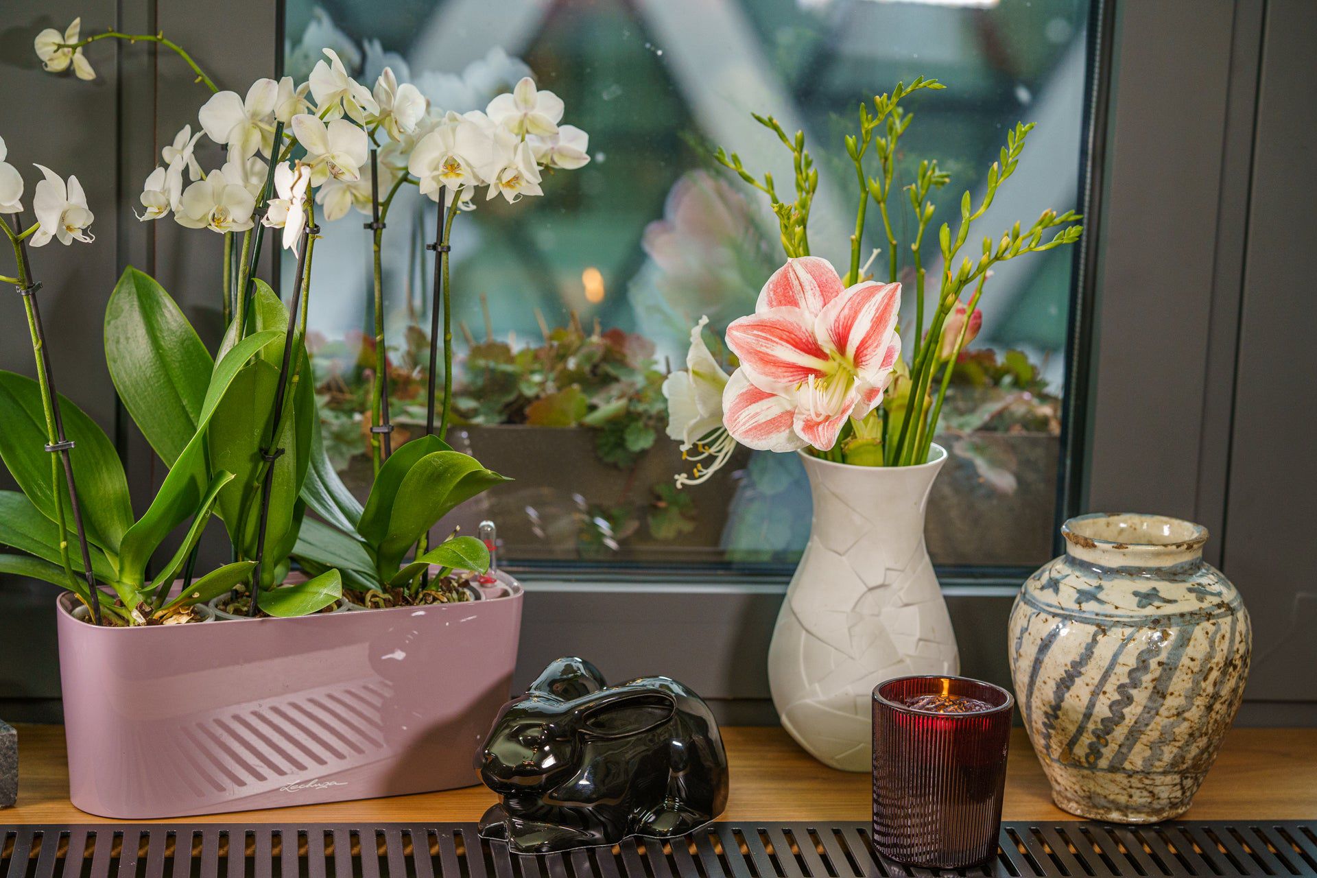 Rabbit Urn For Ashes - Lamp Black | Ceramic Bunny Urn - Pulvis Art Urns