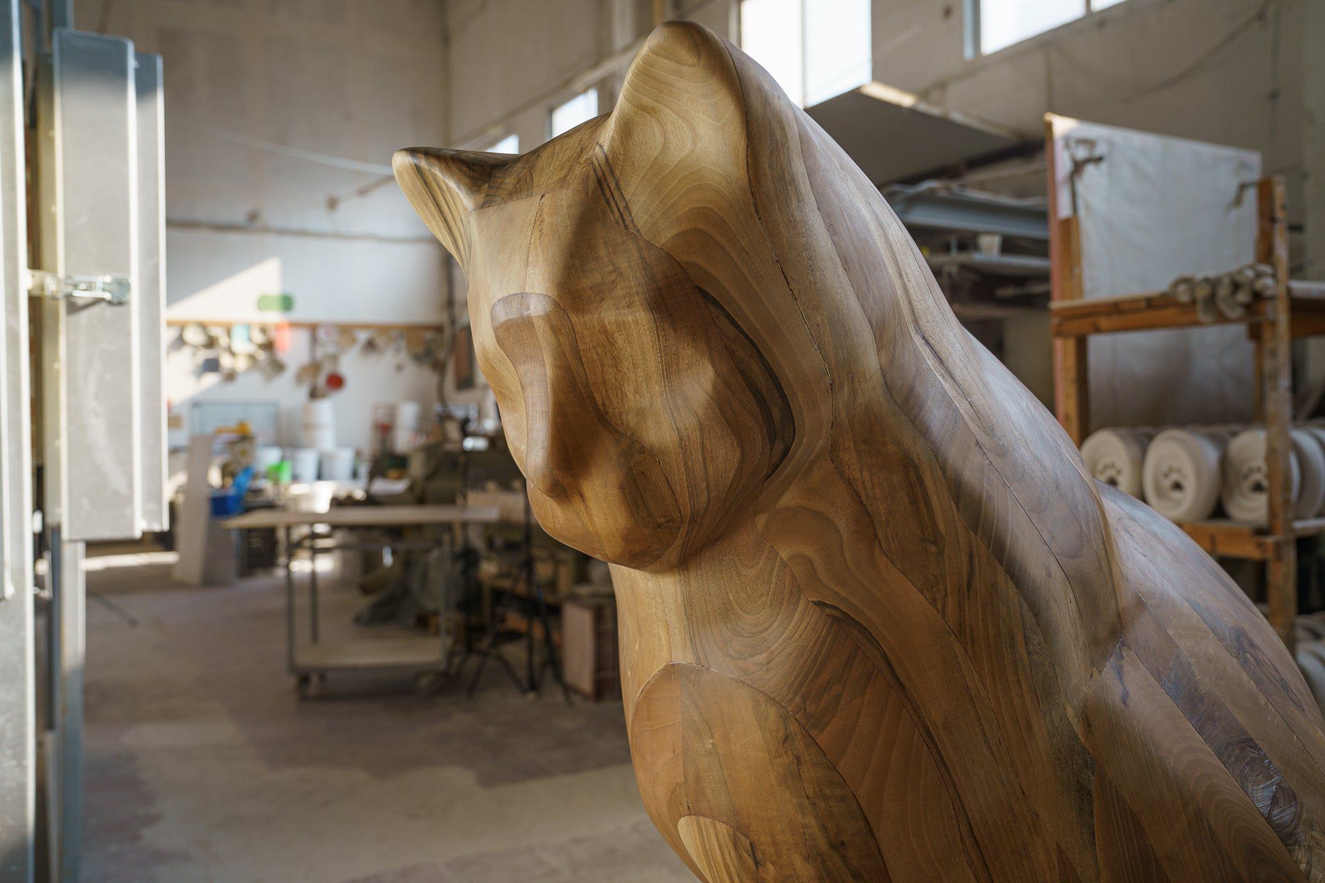 Wooden Cat Statue Memorial "Neko" - Genuine Walnut - Pulvis Art Urns