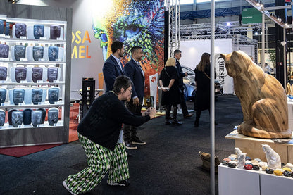 Wooden Cat Statue Memorial "Neko" - Genuine Walnut - Pulvis Art Urns